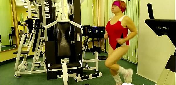 Mature at the gym fucks the instructor
